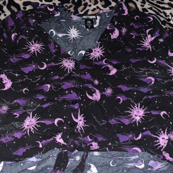 HOT TOPIC button down sun and moon shirt - Picture 1 of 4